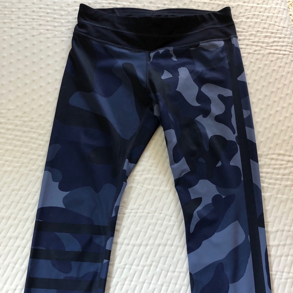Athleta Navy Blue Camouflage Camo Crop leggings L